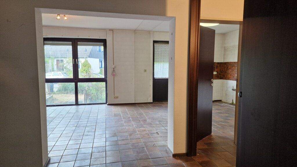 Großes, modernisierungsbedürftiges Einfamilienhaus mit 5 Schlafzimmern und drei Bädern in Richterich 7 zimmer