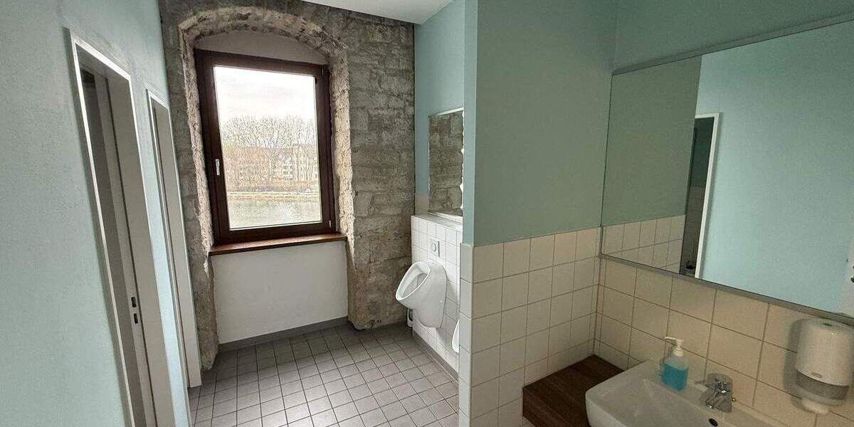 Büroetage zum Kauf in der Kasseler Innenstadt direkt an der Fulda 1 zimmer