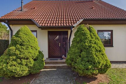 Mehr Raum als erwartet: Einfamilienhaus mit praktischer Raumstruktur, Doppelgarage, Carport und Pool - Haus Grünheide (Mark) | Angebot:26020268