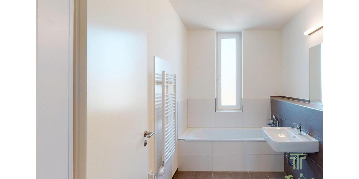 Großzügig geschnittene 4-Zimmer-Wohnung mit zwei Bädern und Terrasse! 4 zimmer