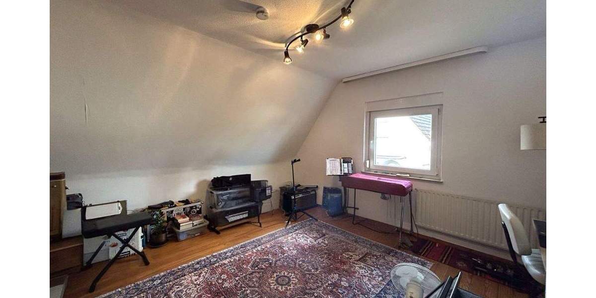 Gepflegtes Einfamilienhaus mit sehr schönem Garten & Garage in ruhiger Lage Morlautern, vermietet 6 zimmer