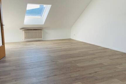 3 WG-Zimmer-DG-Wohnung in zentraler Lage zimmer