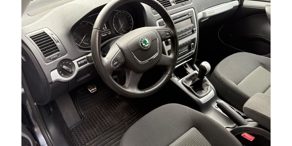 Skoda Octavia 146.000 km 8.990 &euro; wenden 57482