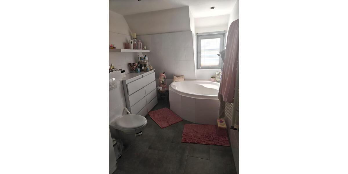 Dachgeschoßwohnung Kreuztal - 2.5 Zimmer, 68 m&sup2;, 139.000&euro; | Angebot:26266043