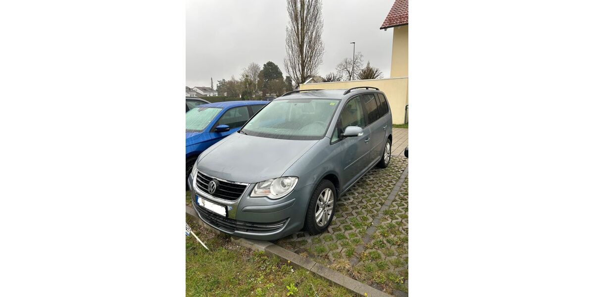 VW Touran 261.000 km 2.600 &euro; München 81247