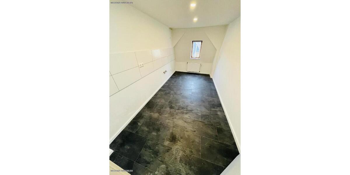 **Ihr neues Zuhause wartet: 4-Raum-Wohnung mit Komfort-Badezimmer und großzügigem Wohnambiente!** - Dachgeschoßwohnung Gera Alt-Bieblach | Angebot:26876574