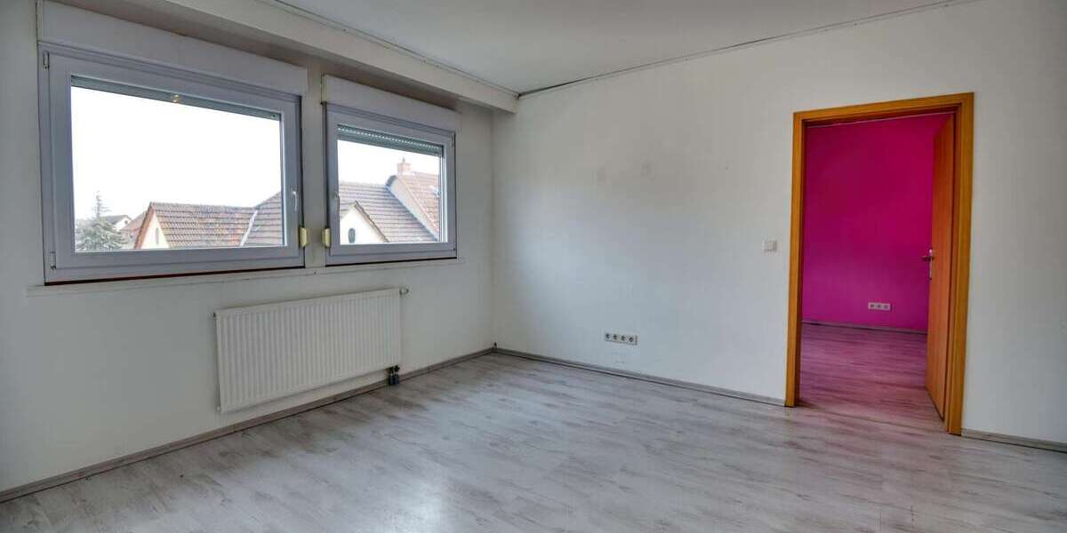 Bezugfsfreie 6 ZKBB mit XL-Panoramaterrasse & Gemeinschaftsgarten Gepflegtes 2FH mit Garage - Etagenwohnung Mannheim Sandhofen | Angebot:26757726