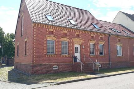 Haus Coswig (Anhalt) - 8 Zimmer, 245 m&sup2;, 350.000&euro; | Angebot:22453578