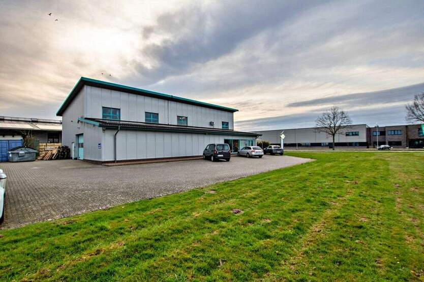 Provisionsfrei: Energieeffizientes Büro- und Lagergebäude in sichtbarer Lage zimmer