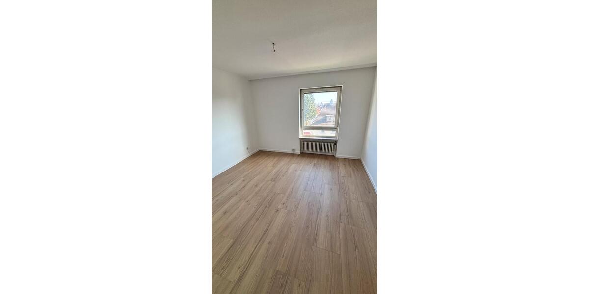 Etagenwohnung Schwalbach - 3 Zimmer, 96 m&sup2;, 975&euro; | Angebot:25509753