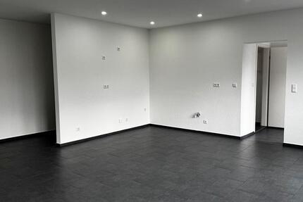 Wohnung Karlsruhe Knielingen - 2 Zimmer, 80 m&sup2;, 1.400&euro; | Angebot:25870572