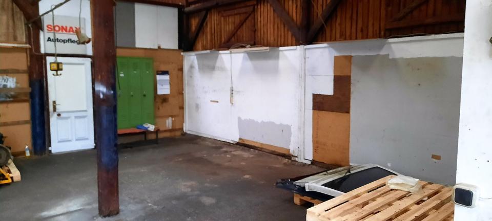 Lagerhalle direkt an der Weser