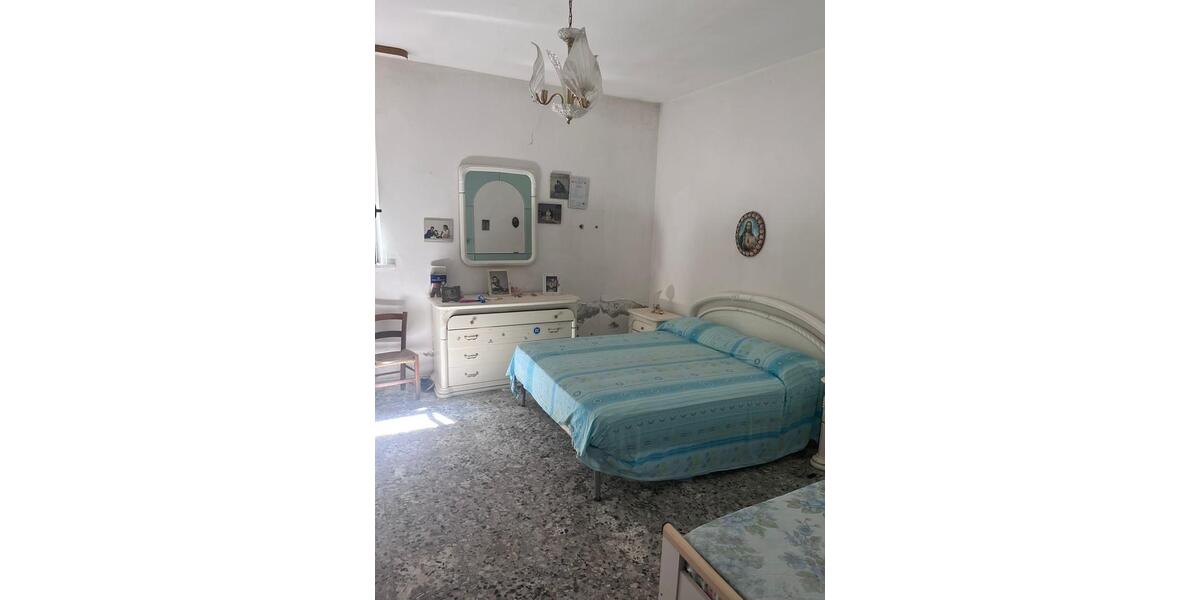 Erdgeschoßwohnung Tuttlingen - 4 Zimmer, 180 m&sup2;, 25.000&euro; | Angebot:27081577