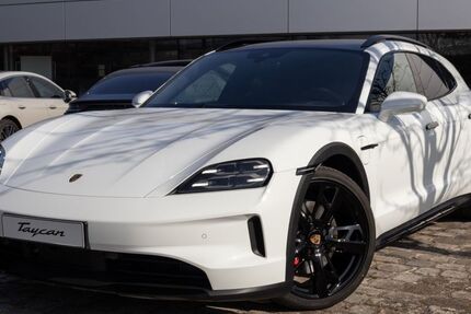 Porsche Taycan 9.900 km 155.264 € Nürnberg 90425