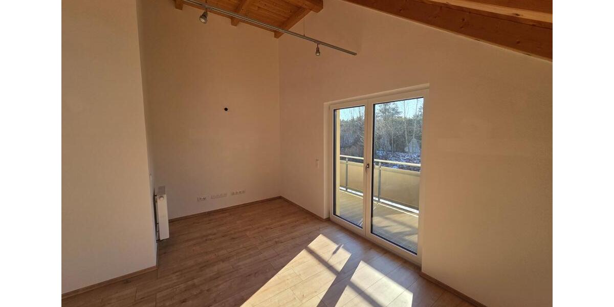 3 Zimmer - Dachgeschoss-Wohnung in Mettenheim-Hart 3 zimmer