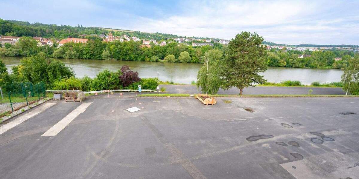 Lagerhalle mit LKW-Werkstatt und Bürogebäude zimmer