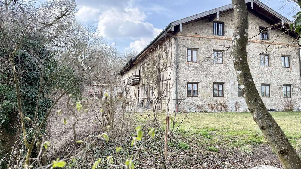 Einfamilienhaus Burghausen - 8 Zimmer, 360 m&sup2;, 840.000&euro; | Angebot:26149249