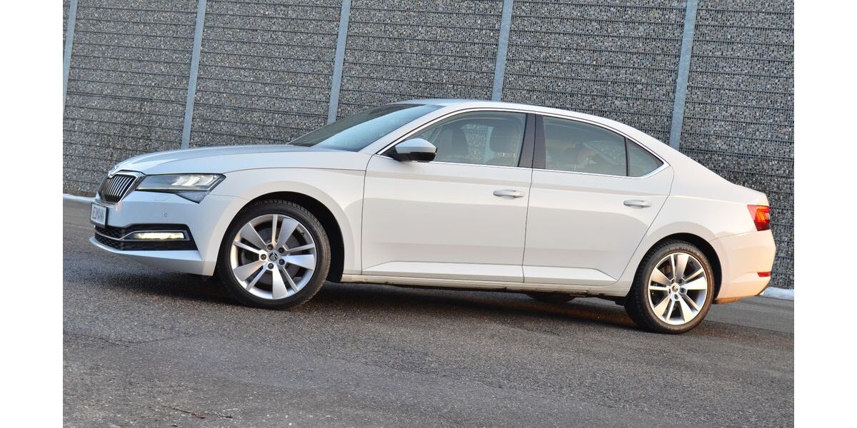 Skoda Superb 65.600 km 27.580 &euro; München 81243