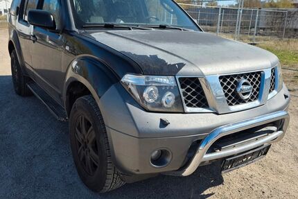 Nissan Pathfinder 318.460 km 2.200 &euro; Berlin 13055