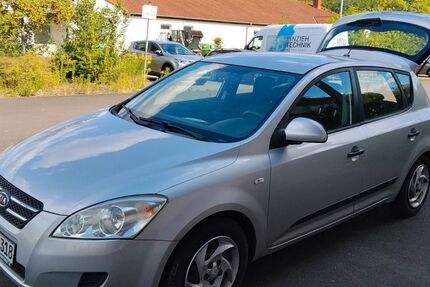 Kia ceed / Ceed 179.000 km 2.000 &euro; Zeitz 06712