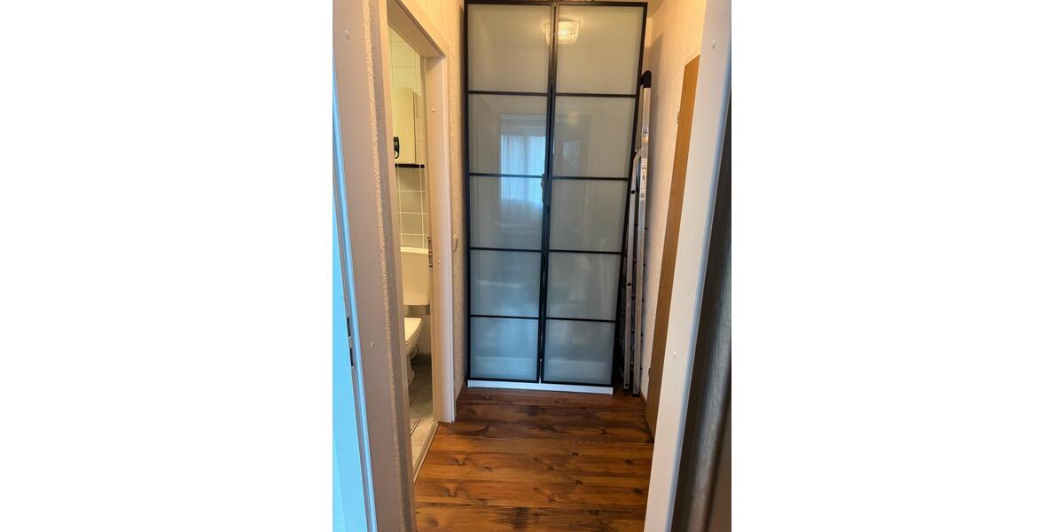 Helle 2-Zimmer-Wohnung mit Balkon, TG-Stellplatz & neuer Heizung 2 zimmer