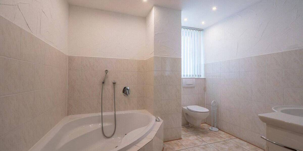 Einfamilienhaus Kirchhain - 5 Zimmer, 146 m&sup2;, 249.500&euro; | Angebot:26569290