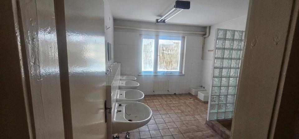 Mehrfamilienhaus, Wohnhaus Osterburg (Altmark) - 90 Zimmer, 1.200 m&sup2;, 80.000&euro; | Angebot:27417717