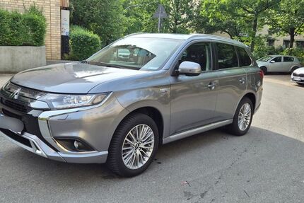 Mitsubishi Plug-in Hybrid Outlander 52.400 km 24.500 &euro; Hamburg 22767
