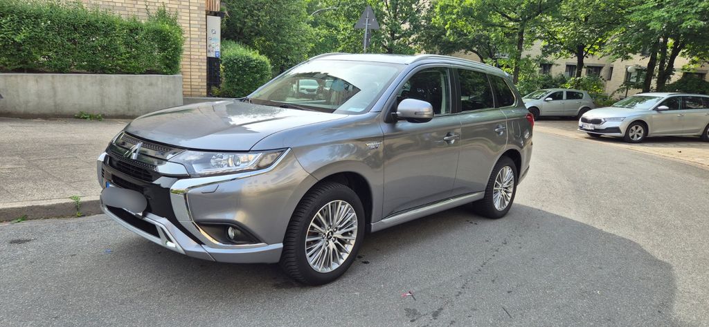Mitsubishi Plug-in Hybrid Outlander 52.400 km 25.500 &euro; Hamburg 22767