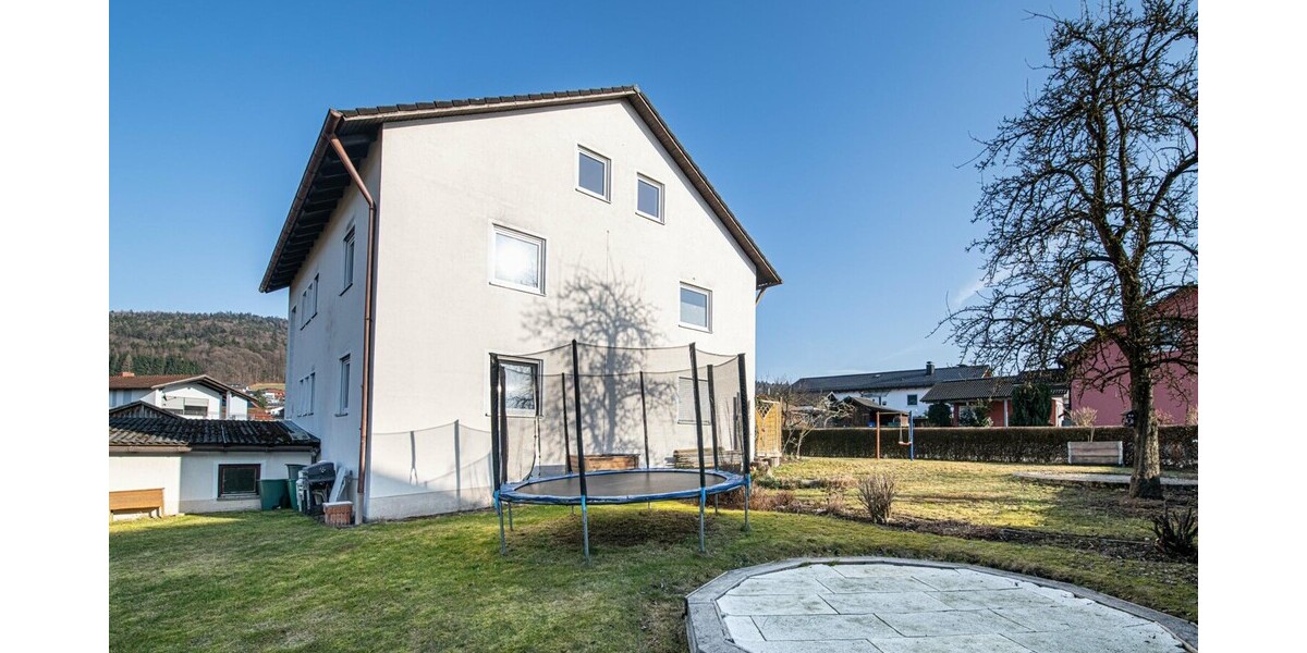 Interessantes Mehrfamilienhaus als Kapitalanlage oder Mehrgenerationenwohnen - Mehrfamilienhaus, Wohnhaus Waldmünchen | Angebot:25991949