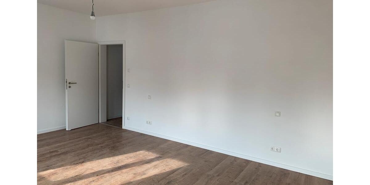 Etagenwohnung Neutraubling - 1 Zimmer, 110 m&sup2;, 1.350&euro; | Angebot:25172846