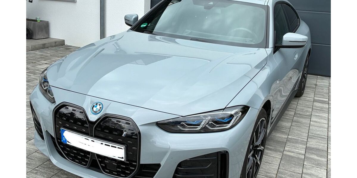 BMW i4 52.000 km 40.900 &euro; Buch 84172