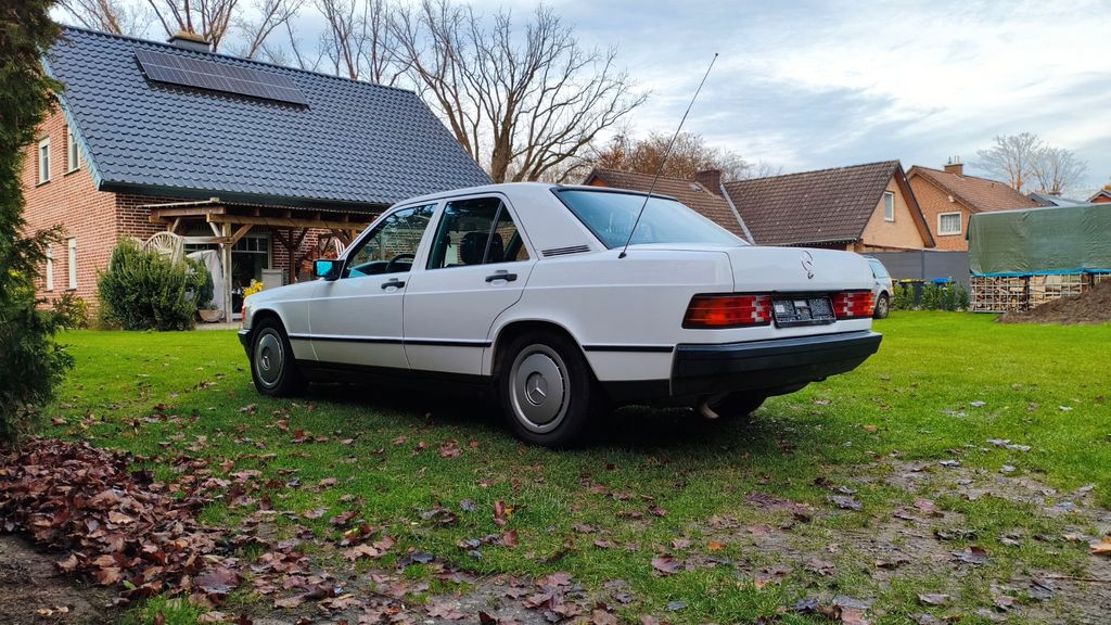 Mercedes-Benz 190 204.000 km 5.500 &euro; Rietberg 33397