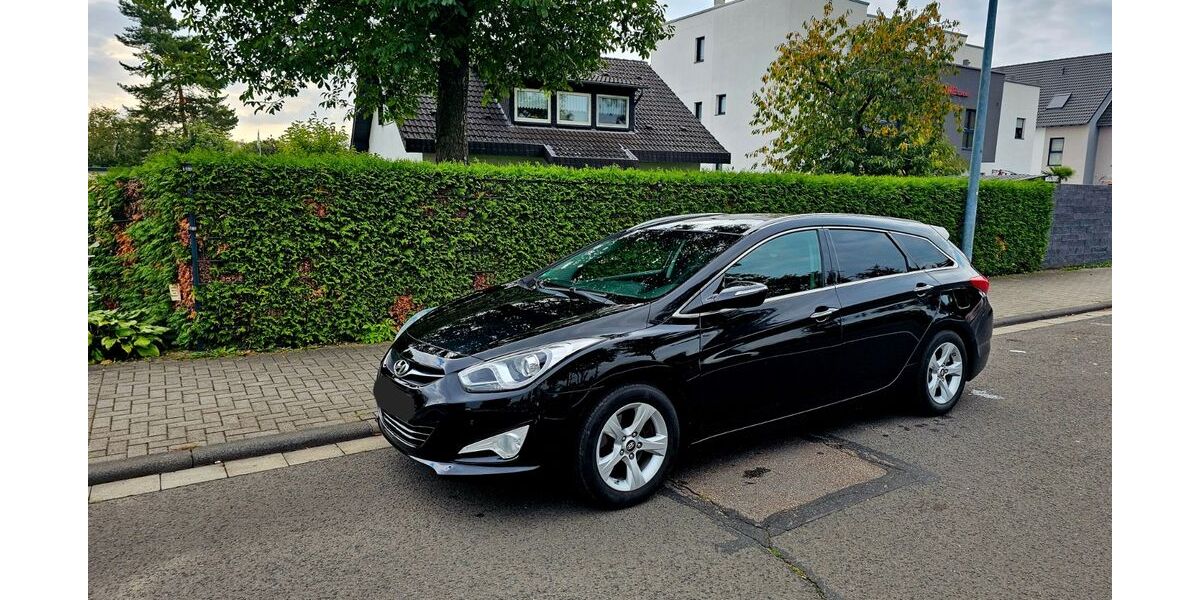 Hyundai i40 123.000 km 8.400 € Wiesbaden 65183