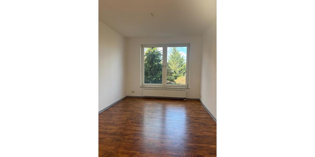 Etagenwohnung Dessau-Roßlau Brambach - 3 Zimmer, 118 m&sup2;, 699&euro; | Angebot:25854367