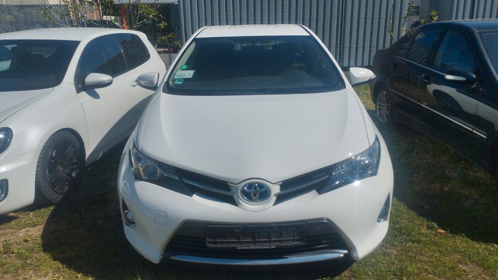 Toyota Auris 200.598 km 8.000 &euro; Konz-koenen 54329