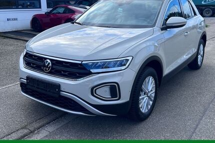 VW T-Roc 29.850 km 25.704 € Knittlingen 75438
