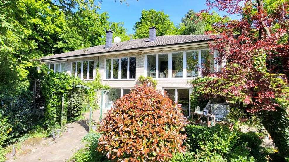 Haus zum Kaufen in Bissendorf 1.075.000 € 440 m² 11 zimmer