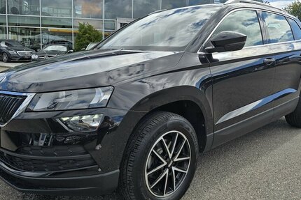 Skoda Karoq KAMERA/NAVI/CARPLAY/KEYLESS/AHK/1.HAND 101.047 km 18.900 &euro; Villingen-Schwenningen 78054
