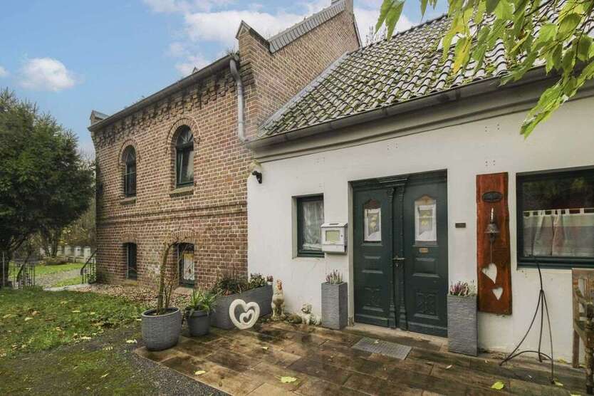 Haus zum Kaufen in Xanten 280.000 € 212.06 m²