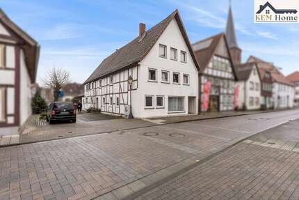 Haus zum Kaufen in Lügde 120.000 € 250 m² 7 zimmer