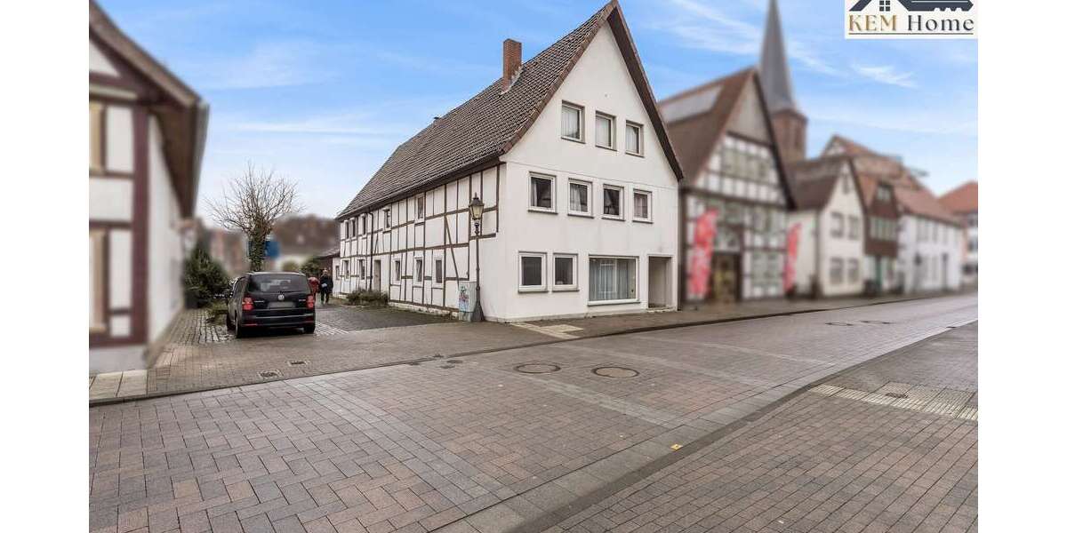 Haus zum Kaufen in Lügde 120.000 € 250 m² 7 zimmer