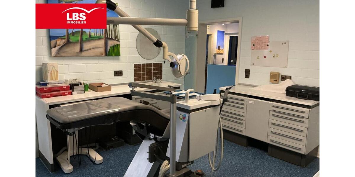 Zahnarztpraxis mit großzügiger Fläche zimmer