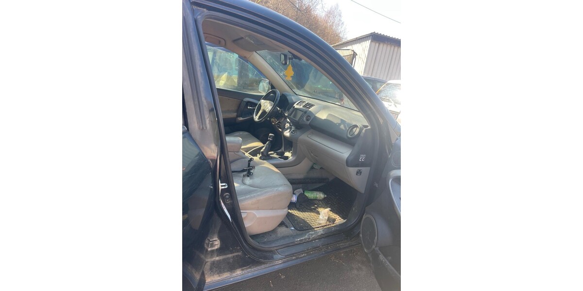 Toyota RAV 4 246.000 km 3.900 &euro; Siegen 57072