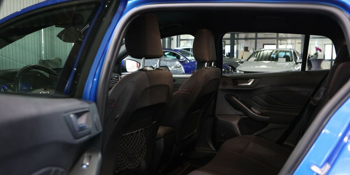Ford Focus Tunier 1.5 EB ST-LINE X SPORT BLUE & BLACK 100.000 km 16.444 &euro; Hamm 59077