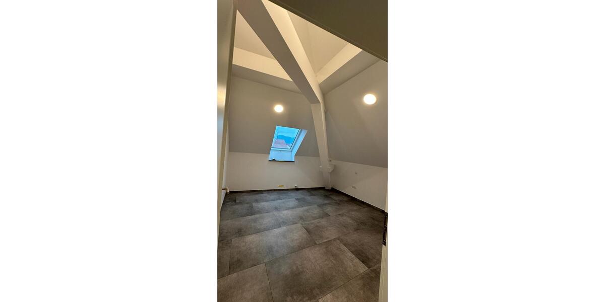 Dachgeschoßwohnung Maikammer - 3 Zimmer, 74 m&sup2;, 750&euro; | Angebot:25619932