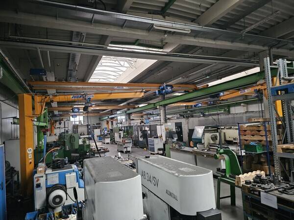 Gewerbeimmoblie mit Hallen- und Büroflächen zimmer