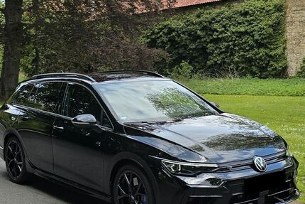 VW Golf 11.800 km 43.900 &euro; Wolfsburg 38440