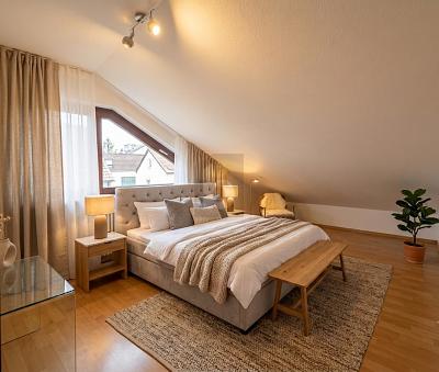 LICHTDURCHFLUTETES WOHNEN MIT KAMIN - Dachgeschoßwohnung Böblingen Dagersheim | Angebot:27005054