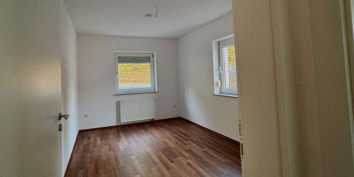 Einfamilienhaus Neckarzimmern - 6 Zimmer, 315 m&sup2;, 2.600&euro; | Angebot:25757028
